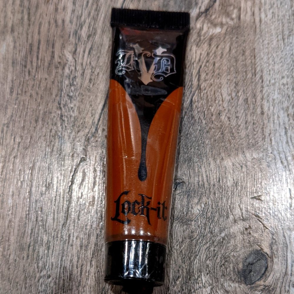- 2 for 28 (NEW) Kat Von D Lock-It Foundation